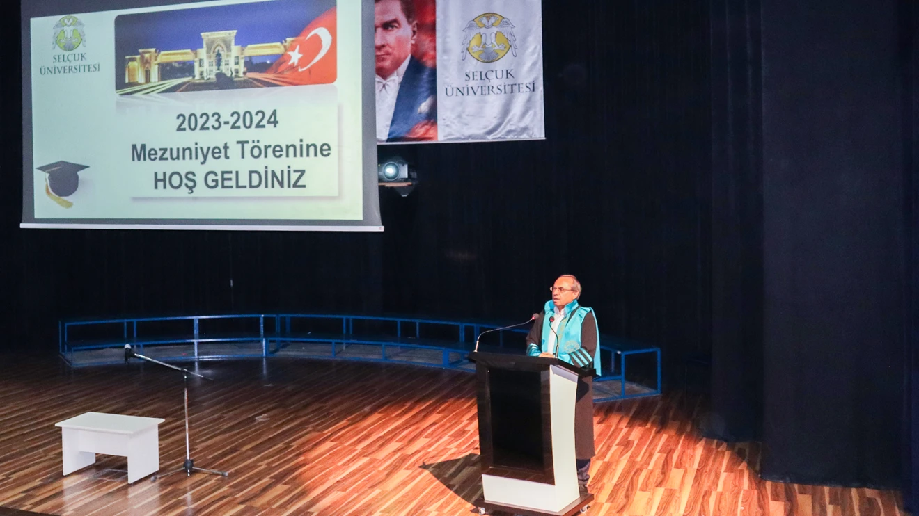 İlahiyat Fakültesinden 232 öğrenci mezun oldu